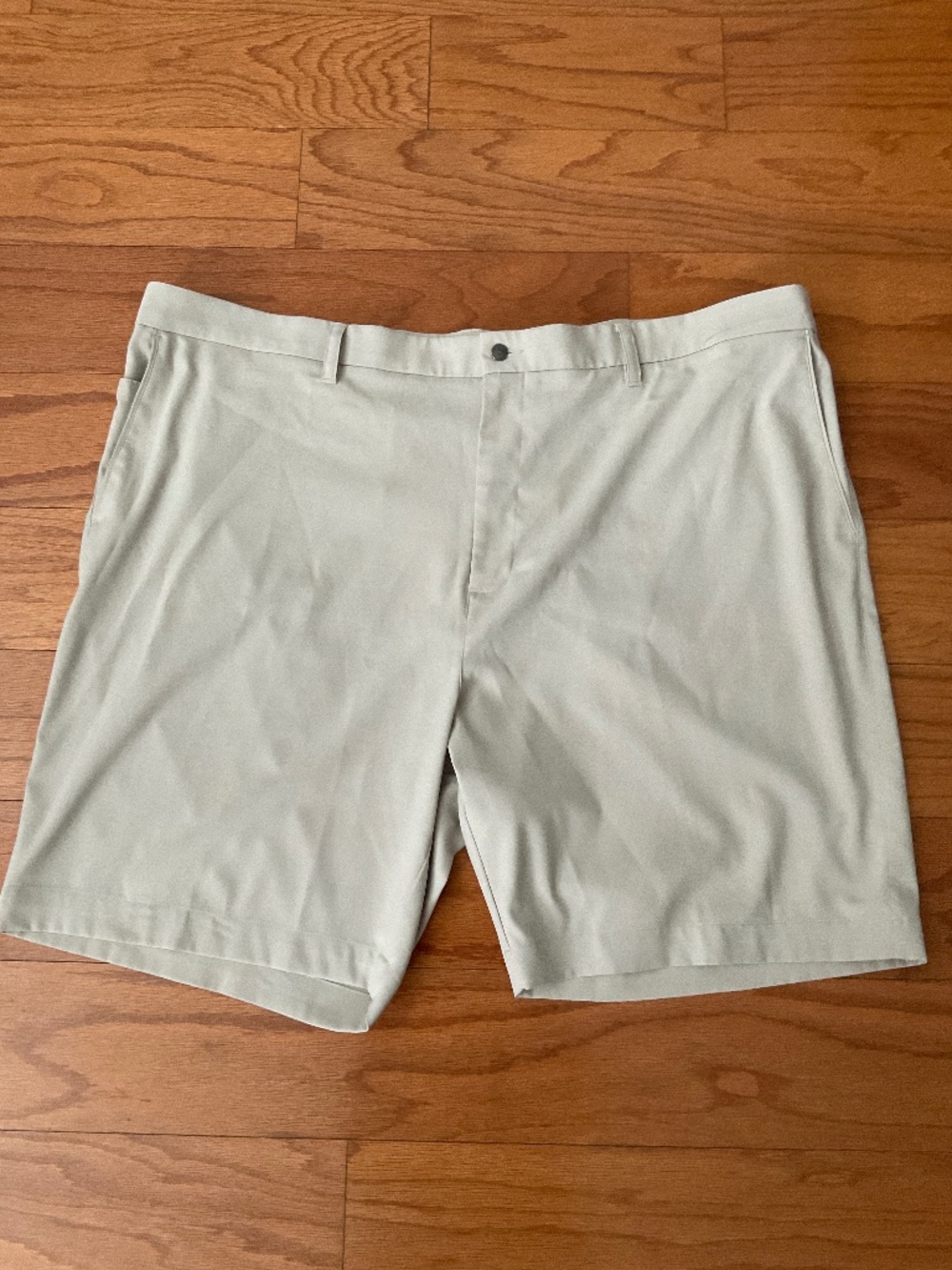 Men’s Callaway Khaki Shorts.  Size 48B Very Good Condition.